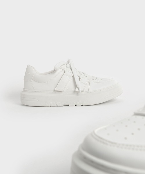 CHARLES & KEITH（チャールズ & キース）の「レースアップ ベルクロスニーカー / Lace-Up Velcro Sneakers（スニーカー・レディース・ホワイト/グリーン/アイボリー/ブラック・25.5cm/23cm/24.5cm/25cm/22.5cm/23.5cm）」の8枚目の写真