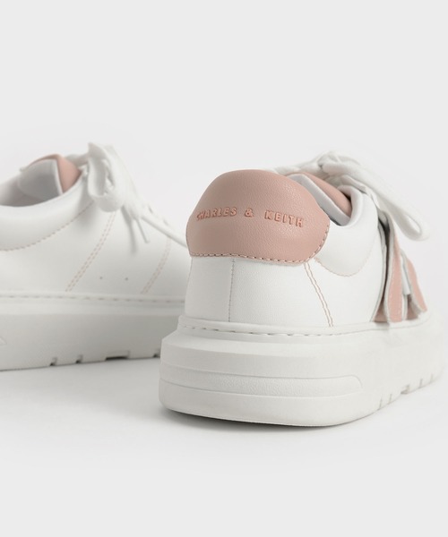CHARLES & KEITH（チャールズ & キース）の「レースアップ ベルクロスニーカー / Lace-Up Velcro Sneakers（スニーカー・レディース・ホワイト/グリーン/アイボリー/ブラック・25.5cm/23cm/24.5cm/25cm/22.5cm/23.5cm）」の21枚目の写真