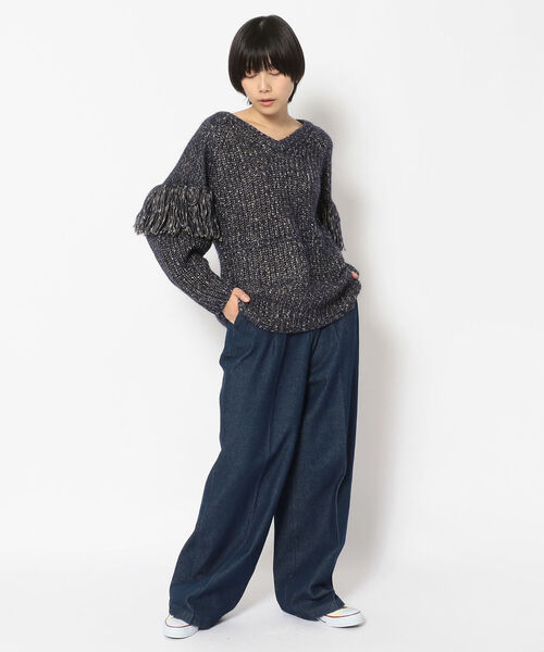 EARIH(アーリ)の「EARIH(アーリ)フリンジVネックニット(ニット/セーター・レディース・ネイビー・FREE)」の11枚目の写真