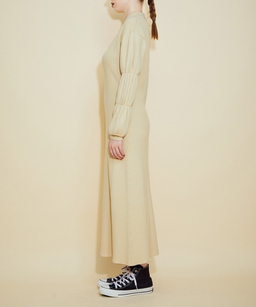 MADEMOISELLE ROPE'(マドモアゼル ロペ)の「パフスリーブウエストシェイプニットワンピース(ワンピース・レディース・オフホワイト/ブルー系その他4・38)」の16枚目の写真