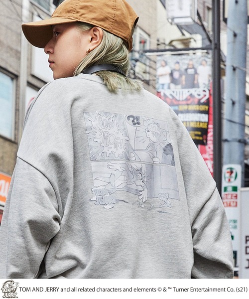Tom＆Jerry（トムアンドジェリー）の「レトロアメコミ 別注 アソートデザイン オーバーサイズ裏毛プルオーバースウェット（スウェット・メンズ・ホワイト系1/ホワイト系2/ホワイト系3/ホワイト系4/ホワイト系5/ホワイト系6/ライトグレー系1/ライトグレー系2/ライトグレー系3/ライトグレー系4/ライトグレー系5/グレー系3/グレー系4/グレー系5/グレー系6/グリーン系1/グリーン系2/グリーン系6・M/L）」の11枚目の写真