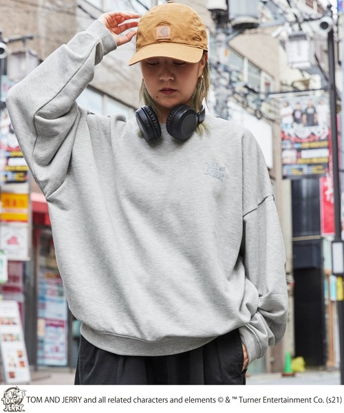 Tom＆Jerry（トムアンドジェリー）の「レトロアメコミ 別注 アソートデザイン オーバーサイズ裏毛プルオーバースウェット（スウェット・メンズ・ホワイト系1/ホワイト系2/ホワイト系3/ホワイト系4/ホワイト系5/ホワイト系6/ライトグレー系1/ライトグレー系2/ライトグレー系3/ライトグレー系4/ライトグレー系5/グレー系3/グレー系4/グレー系5/グレー系6/グリーン系1/グリーン系2/グリーン系6・M/L）」の20枚目の写真