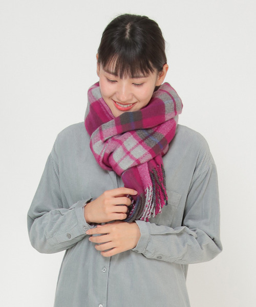 LBC（エルビーシー）の「抗菌加工チェックマフラー（マフラー・レディース・ベージュ/グレー/レッド/ピンク/ブルー/グリーン・FREE）」の5枚目の写真