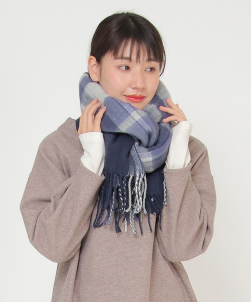 LBC（エルビーシー）の「抗菌加工チェックマフラー（マフラー・レディース・ベージュ/グレー/レッド/ピンク/ブルー/グリーン・FREE）」の4枚目の写真