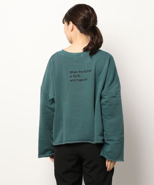 Samansa Mos2(サマンサ モスモス)の「ピグメント加工裏毛バックロゴ刺繍スウェット(スウェット・レディース・グリーン/ネイビー/ピンク/ブラウン/ベージュ/マスタード・フリ-)」の13枚目の写真