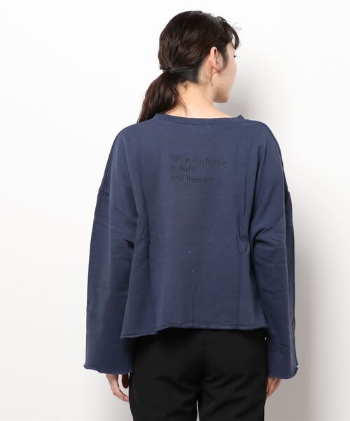 Samansa Mos2(サマンサ モスモス)の「ピグメント加工裏毛バックロゴ刺繍スウェット(スウェット・レディース・グリーン/ネイビー/ピンク/ブラウン/ベージュ/マスタード・フリ-)」の9枚目の写真