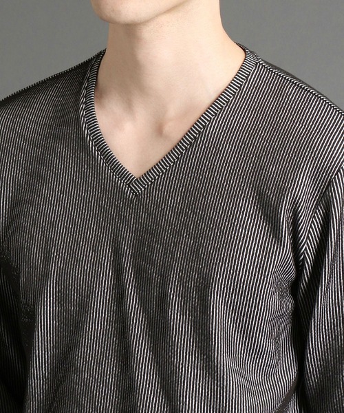HIDEAWAYS NICOLE（ハイダウェイニコル）の「ナローサッカーストライプ長袖Vネック（Tシャツ/カットソー・メンズ・ホワイト×ブラック/オフホワイト/ブラック・MEDIUM/LARGE/X-LARGE）」の11枚目の写真