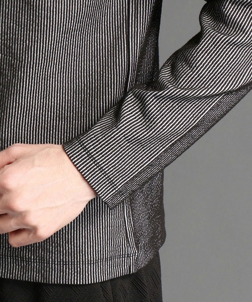 HIDEAWAYS NICOLE（ハイダウェイニコル）の「ナローサッカーストライプ長袖Vネック（Tシャツ/カットソー・メンズ・ホワイト×ブラック/オフホワイト/ブラック・MEDIUM/LARGE/X-LARGE）」の10枚目の写真