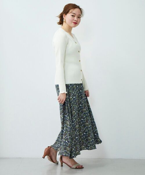 le.coeur blanc(ルクールブラン)の「ハトメ付きリブニットカーディガン(カーディガン/ボレロ・レディース・アイボリー/ホワイト系その他/イエロー/ネイビー・38)」の12枚目の写真