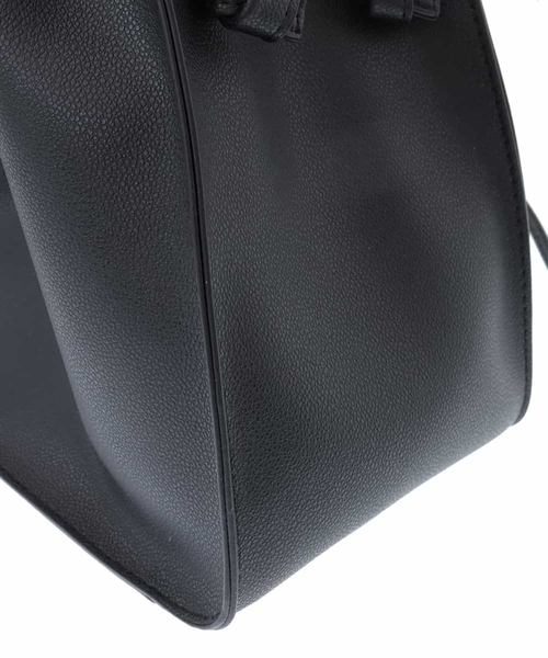 OFUON le MK（オフオンルエムケー）の「【2WAY】キューブショルダーバッグ（ショルダーバッグ・レディース・ブラック/アイボリー・38）」の8枚目の写真