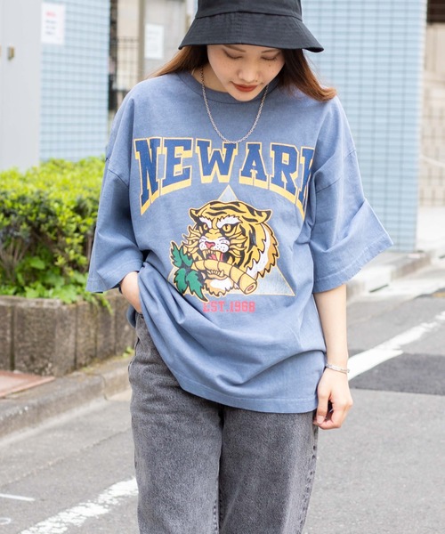 WEGO（ウィゴー）の「WEGO/ヘビーウエイト ピグメントロゴBIGT（Tシャツ/カットソー・メンズ・スミクロ/ブラック系その他/ブルー/カーキ・LARGE/MEDIUM）」の6枚目の写真