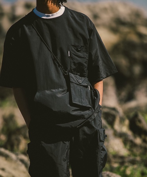 WILD THINGS（ワイルドシングス）の「Schott x WILD THINGS /ショット×ワイルドシングス　 CARGO POCKET SACOSH カーゴ ポケットサコッシュ（ショルダーバッグ・メンズ・ブラック/グレー/オリーブ・FREE）」の13枚目の写真