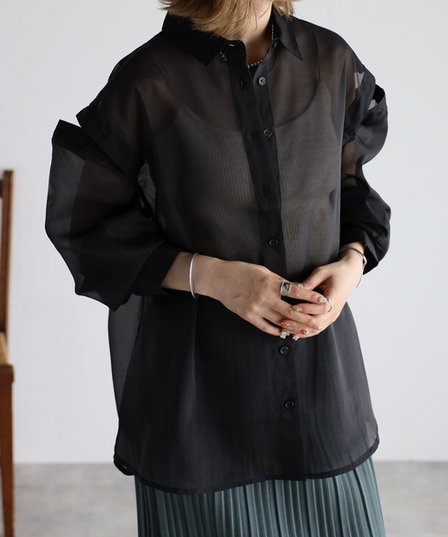 Yucca（ユッカ）の「シアー２WAYブラウス（シャツ/ブラウス・レディース・ホワイト/ダークブラウン/ブラック/グレー・MEDIUM）」の2枚目の写真