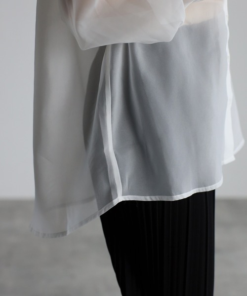 Yucca（ユッカ）の「シアー２WAYブラウス（シャツ/ブラウス・レディース・ホワイト/ダークブラウン/ブラック/グレー・MEDIUM）」の13枚目の写真