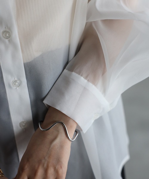 Yucca（ユッカ）の「シアー２WAYブラウス（シャツ/ブラウス・レディース・ホワイト/ダークブラウン/ブラック/グレー・MEDIUM）」の14枚目の写真