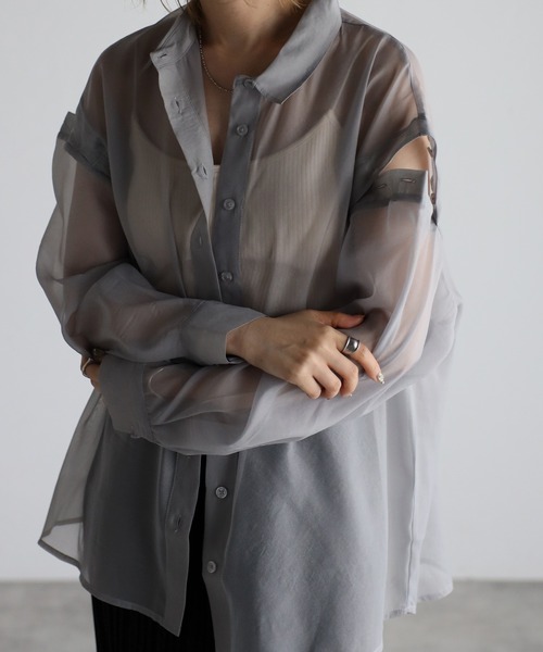 Yucca（ユッカ）の「シアー２WAYブラウス（シャツ/ブラウス・レディース・ホワイト/ダークブラウン/ブラック/グレー・MEDIUM）」の22枚目の写真