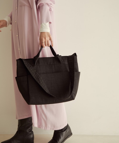 SALON adam et rope'（サロン アダム エ ロペ）の「【WEB限定】[ユニセックスで使える・セットアイテム]ナイロンマルチウェイトート+保冷バッグセット（トートバッグ・レディース・ブラック/カーキ/ピンク・FREE）」の4枚目の写真