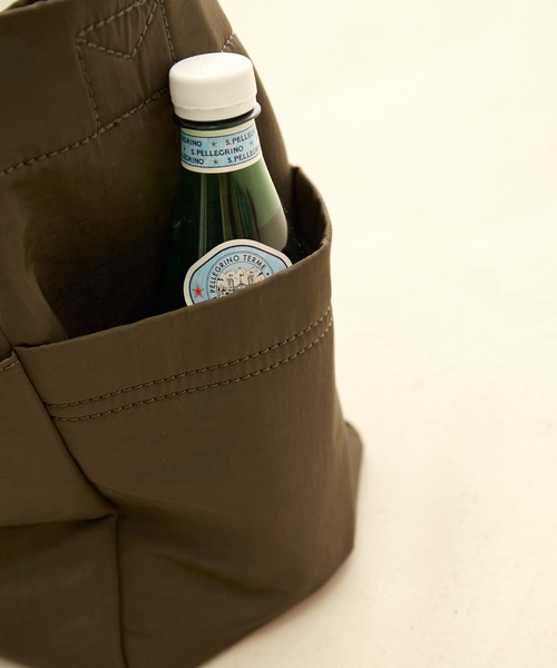 SALON adam et rope'（サロン アダム エ ロペ）の「【WEB限定】[ユニセックスで使える・セットアイテム]ナイロンマルチウェイトート+保冷バッグセット（トートバッグ・レディース・ブラック/カーキ/ピンク・FREE）」の12枚目の写真