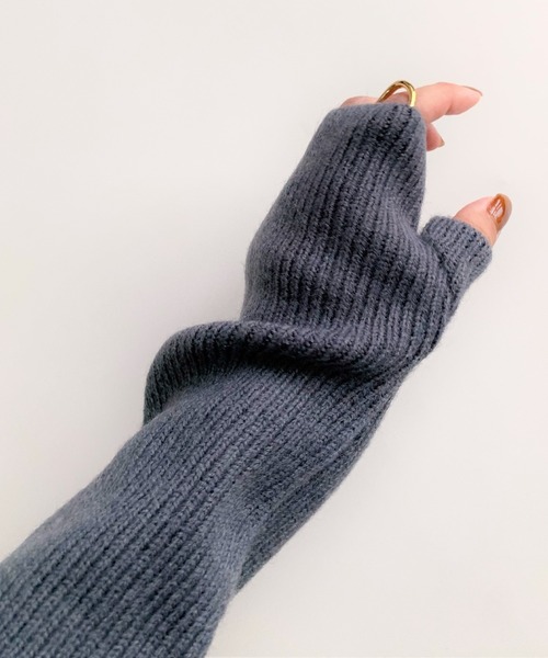 Q（キュー）の「アームウォーマー（アームカバー・レディース・チャコールグレー/グレイッシュベージュ・MEDIUM）」の6枚目の写真