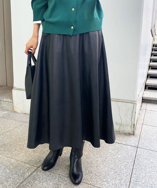 OPAQUE.CLIP（オペークドットクリップ）の「◆シンセティックレザー フレアスカート（スカート・レディース・サンドベージュ/グリーン/ブラック・36/38/42/40）」の2枚目の写真