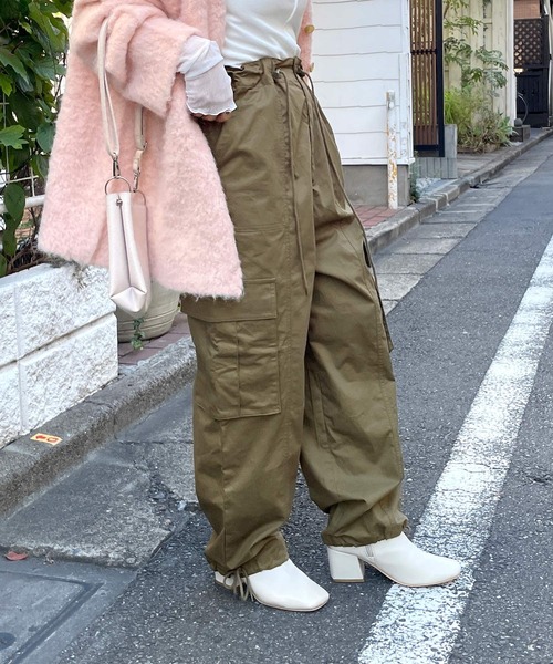 w closet(ダブルクローゼット)の「コットンカーゴパンツ(カーゴパンツ・レディース・カーキ/キナリ/ブラック・FREE)」の17枚目の写真