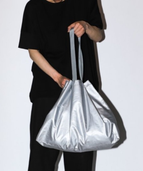 LOCALINA(ロカリナ)の「IMOCK Drawstring toteM(トートバッグ・メンズ・シルバー・FREE)」の6枚目の写真