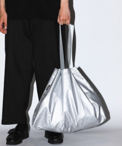 LOCALINA(ロカリナ)の「IMOCK Drawstring toteM(トートバッグ・メンズ・シルバー・FREE)」の7枚目の写真