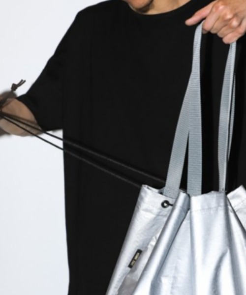 LOCALINA(ロカリナ)の「IMOCK Drawstring toteM(トートバッグ・メンズ・シルバー・FREE)」の8枚目の写真