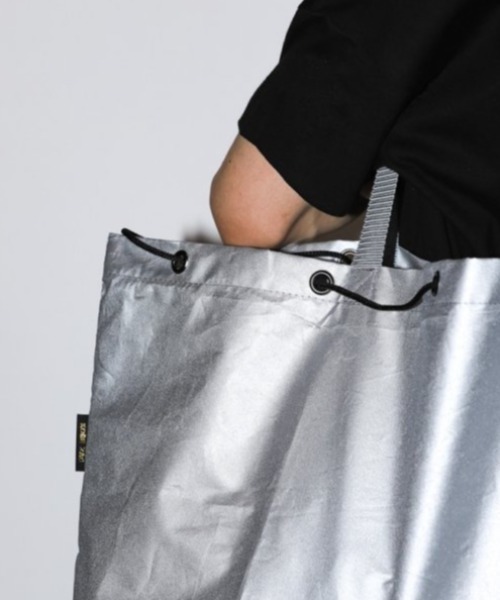 LOCALINA(ロカリナ)の「IMOCK Drawstring toteM(トートバッグ・メンズ・シルバー・FREE)」の11枚目の写真