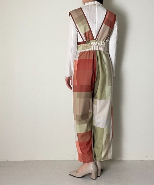DOLLUPOOPS（ドールアップウップス）の「カラーブロッキングプリントロンパース（サロペット/オーバーオール・レディース・ベージュ/カーキ・38）」の13枚目の写真