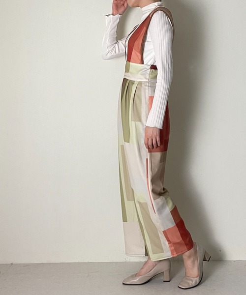 DOLLUPOOPS（ドールアップウップス）の「カラーブロッキングプリントロンパース（サロペット/オーバーオール・レディース・ベージュ/カーキ・38）」の8枚目の写真