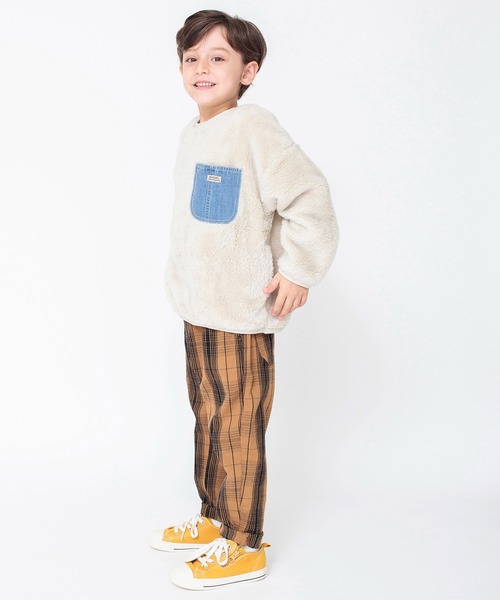 BRANSHES（ブランシェス）の「【あったか】ボア×デニムポケットトレーナー（スウェット・キッズ・ブラック/アイボリー・100/150/160/130/110/140/120）」の3枚目の写真