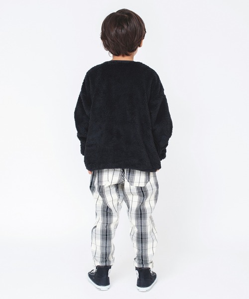 BRANSHES（ブランシェス）の「【あったか】ボア×デニムポケットトレーナー（スウェット・キッズ・ブラック/アイボリー・100/150/160/130/110/140/120）」の10枚目の写真