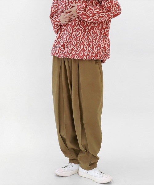 minsobi（ミンソビ）の「オーバーサイズ ワイドシルエット タックバルーンパンツ（チノパンツ・メンズ・ベージュ/ブラック・FREE）」の2枚目の写真