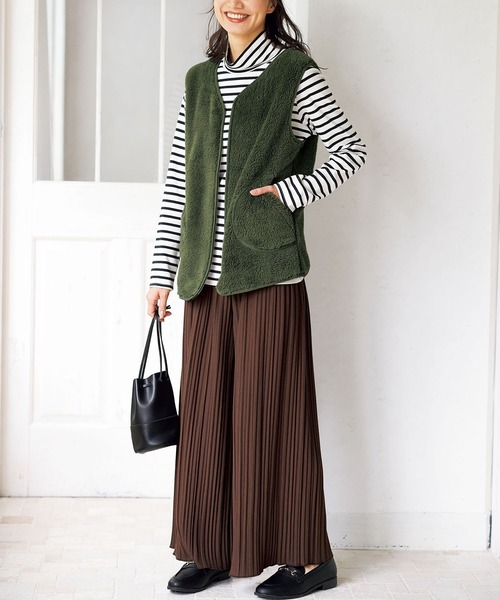 BELLUNA PLUS(ベルーナ)の「ボア素材パイピング使いベスト(ベスト・レディース・カーキ/モカ・LARGE/X-LARGE/MEDIUM)」の6枚目の写真