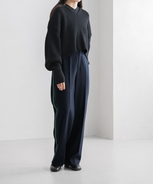 yuw（ユウ）の「リブクロップドブイネックプルオーバー　178544（ニット/セーター・レディース・ブルー/ブラック・FREE）」の3枚目の写真