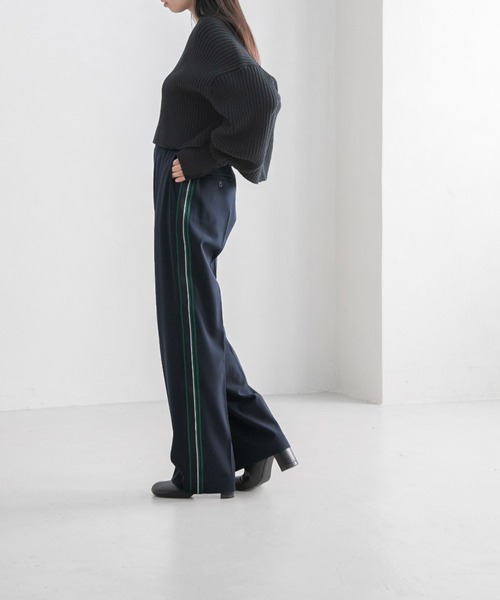 yuw（ユウ）の「リブクロップドブイネックプルオーバー　178544（ニット/セーター・レディース・ブルー/ブラック・FREE）」の5枚目の写真