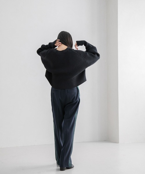 yuw（ユウ）の「リブクロップドブイネックプルオーバー　178544（ニット/セーター・レディース・ブルー/ブラック・FREE）」の6枚目の写真