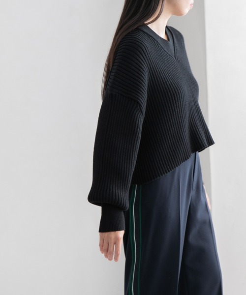yuw（ユウ）の「リブクロップドブイネックプルオーバー　178544（ニット/セーター・レディース・ブルー/ブラック・FREE）」の7枚目の写真