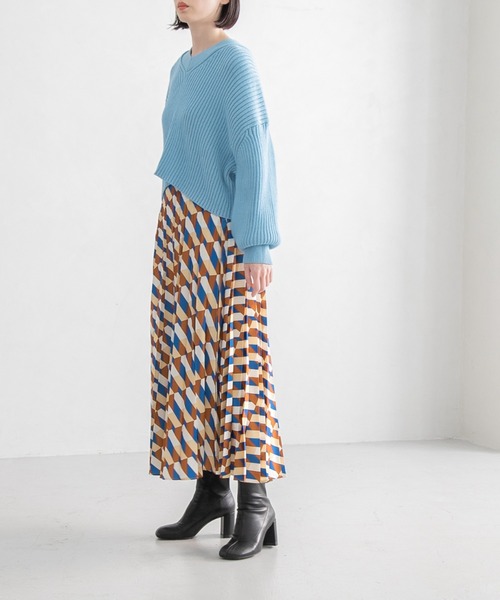 yuw（ユウ）の「リブクロップドブイネックプルオーバー　178544（ニット/セーター・レディース・ブルー/ブラック・FREE）」の10枚目の写真