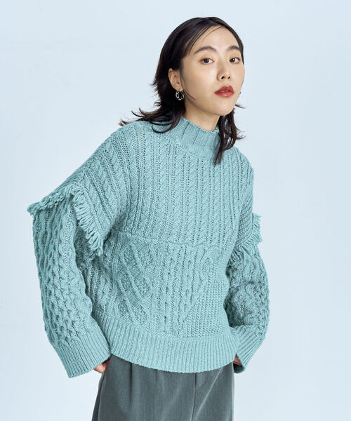 fredy emue(フレディエミュ)の「柄編みフリンジハイネックニット(ニット/セーター・レディース・チャコールグレー/オフホワイト/オリーブ/ブルーグリーン・38)」の2枚目の写真