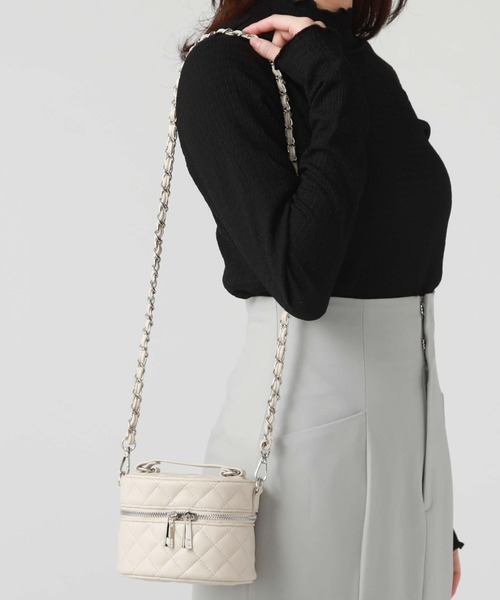 archives(アルシーヴ)の「キルティングバニティ(ショルダーバッグ・レディース・グリーン/アイボリー/ブラック・FREE)」の14枚目の写真