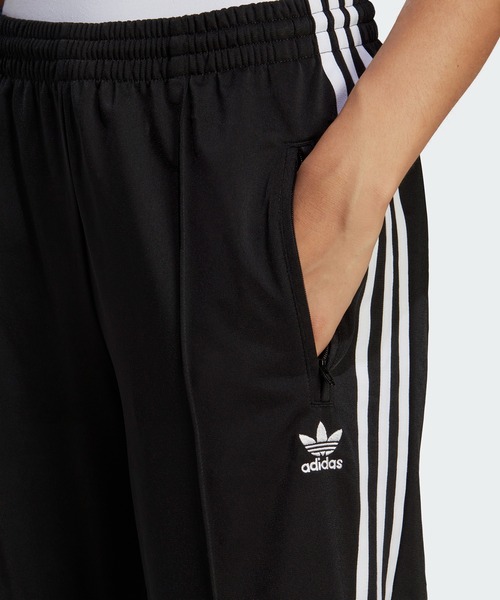 adidas（アディダス）の「アディカラー クラシックス ファイヤー