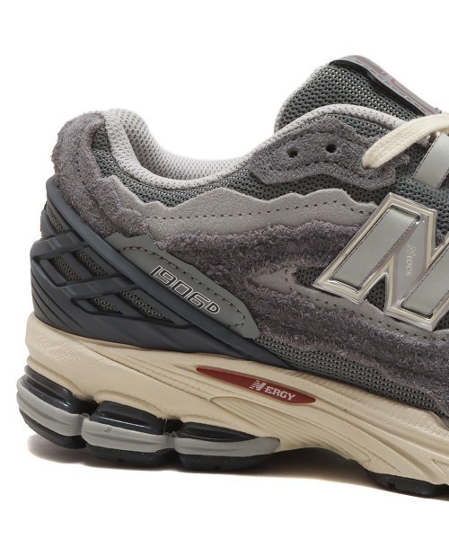 NEW BALANCE(ニューバランス)の「New Balance M1906 【SP】(スニーカー・メンズ・ブラック/グレー/ホワイト・25.5cm/25.0cm/24.5cm/24.0cm/23.5cm/29.0cm/28.5cm/28.0cm/27.5cm/27.0cm/26.5cm/26.0cm/23.0cm)」の5枚目の写真