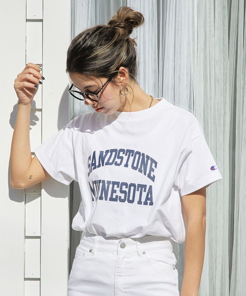 Champion(チャンピオン)の「【Champion(チャンピオン)】別注ロゴTSS(Tシャツ/カットソー・レディース・オフホワイト/ブラック/オートミール/ブルー・FREE)」の2枚目の写真