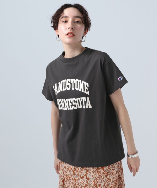 Champion(チャンピオン)の「【Champion(チャンピオン)】別注ロゴTSS(Tシャツ/カットソー・レディース・オフホワイト/ブラック/オートミール/ブルー・FREE)」の3枚目の写真