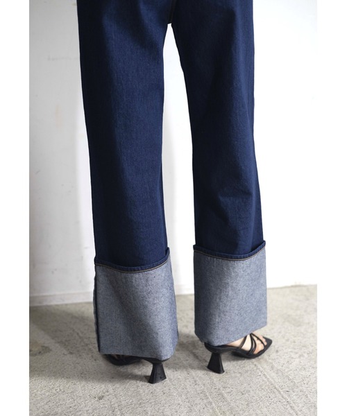 Yucca(ユッカ)の「ロールアップデニムパンツ(デニムパンツ・レディース・サックスブルー/ネイビー・SMALL/MEDIUM)」の7枚目の写真