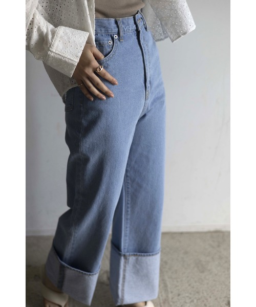 Yucca(ユッカ)の「ロールアップデニムパンツ(デニムパンツ・レディース・サックスブルー/ネイビー・SMALL/MEDIUM)」の12枚目の写真