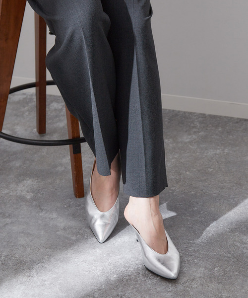 JANE SMITH / JOHN SMITH(ジェーンスミスジョンスミス)の「【JANE SMITH/ジェーンスミス】METALIC MULE SANDAL:ミュール(その他シューズ・レディース・シルバー・38)」の1枚目の写真