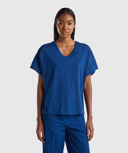 BENETTON (UNITED COLORS OF BENETTON)（ベネトンユナイテッドカラーズオブベネトン）の「フレアスリーブ前後Vネック半袖Tシャツ・カットソー（Tシャツ/カットソー・レディース・ブルー/ベージュ/ホワイト・MEDIUM/SMALL/LARGE/X-SMALL）」の3枚目の写真